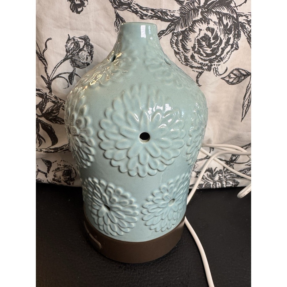Airome Blue Ceramic Glazed Floral Print Oil Diffuser with Light Brown Base 100mL